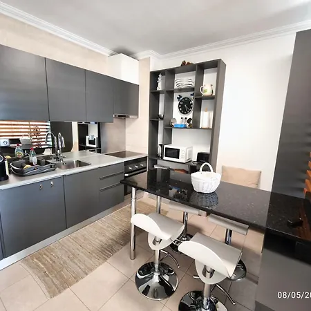 Jeni Residencia Flamingo Apartment *